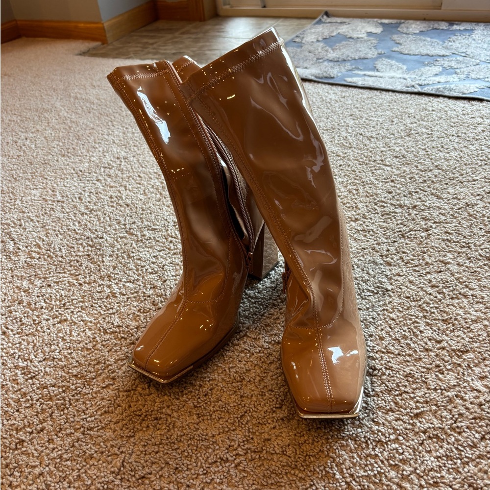 Stylish Tan Women's Boots